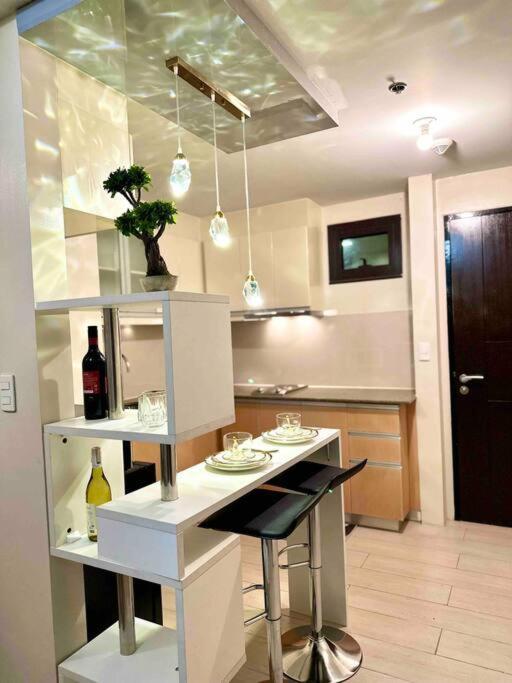 Airport Naia Terminal 3 Insane Interior Apartment Manila Exterior foto