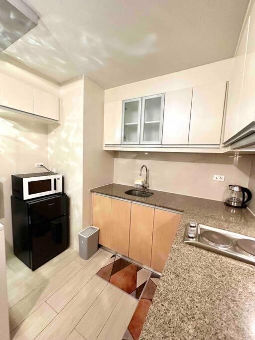 Airport Naia Terminal 3 Insane Interior Apartment Manila Exterior foto