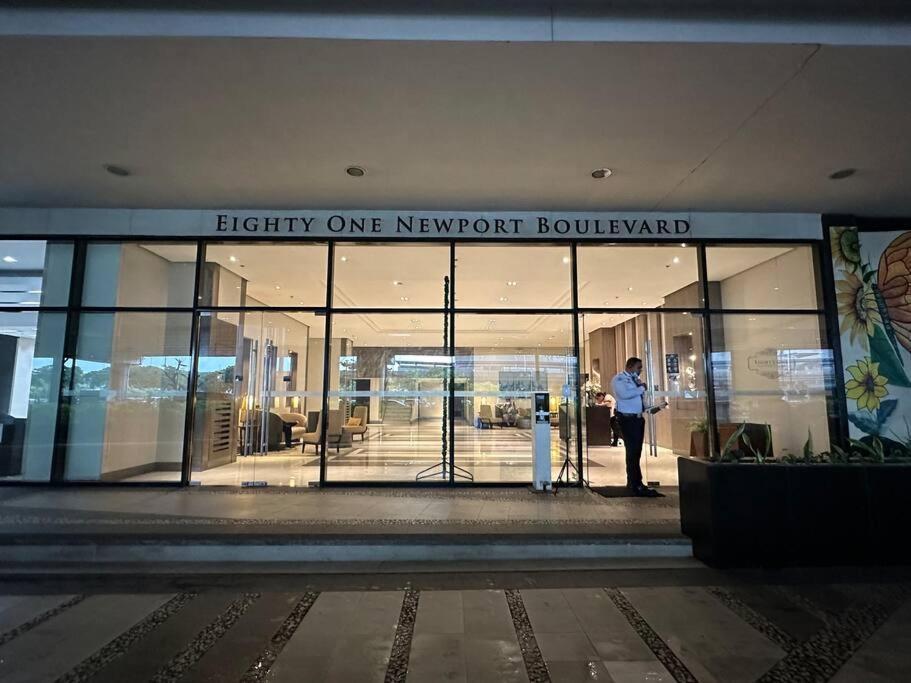 Airport Naia Terminal 3 Insane Interior Apartment Manila Exterior foto