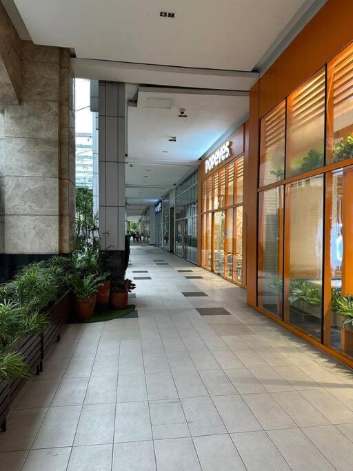 Airport Naia Terminal 3 Insane Interior Apartment Manila Exterior foto